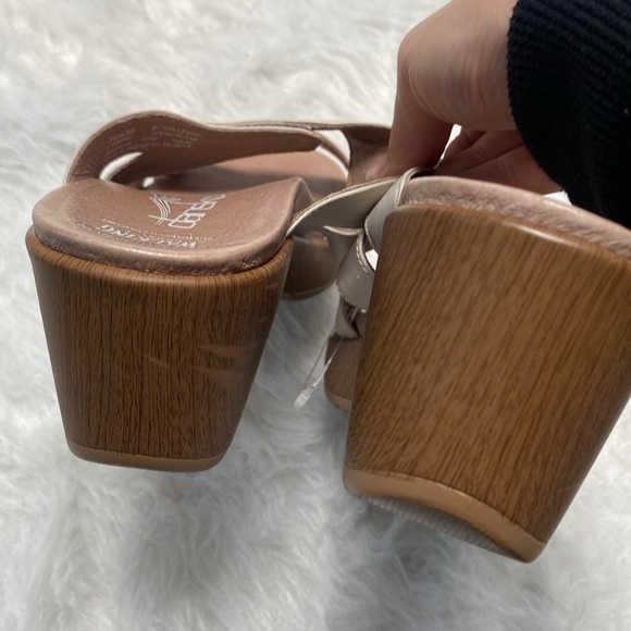 Dansko Sandler Women's light Beige Strap Sandals - Picture 3 of 4